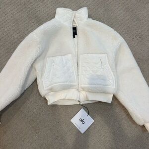 alo yoga sherpa edge bomber